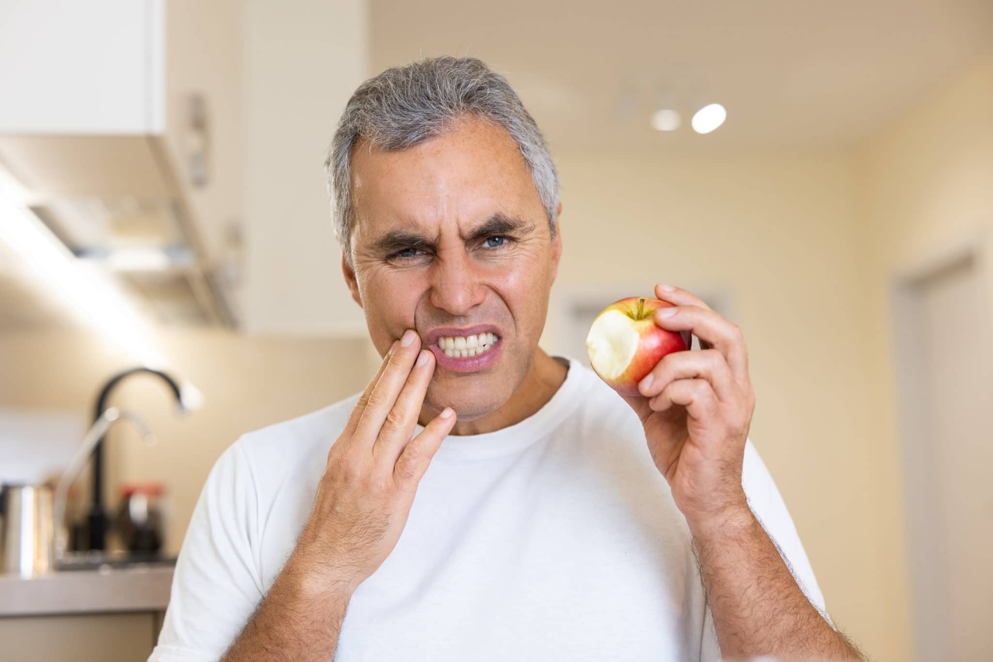 tooth pain when biting down