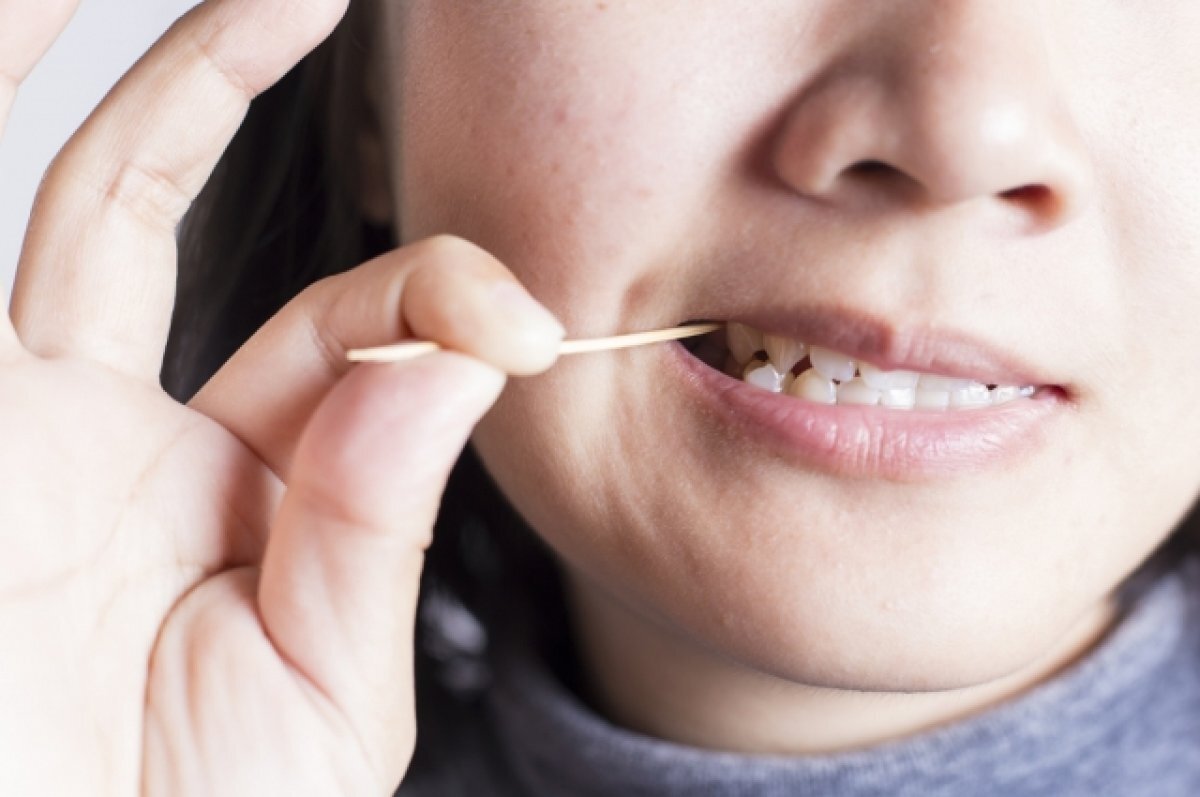 How to Remove Stubborn Food Stuck in Your Gums When Flossing Doesn’t Work